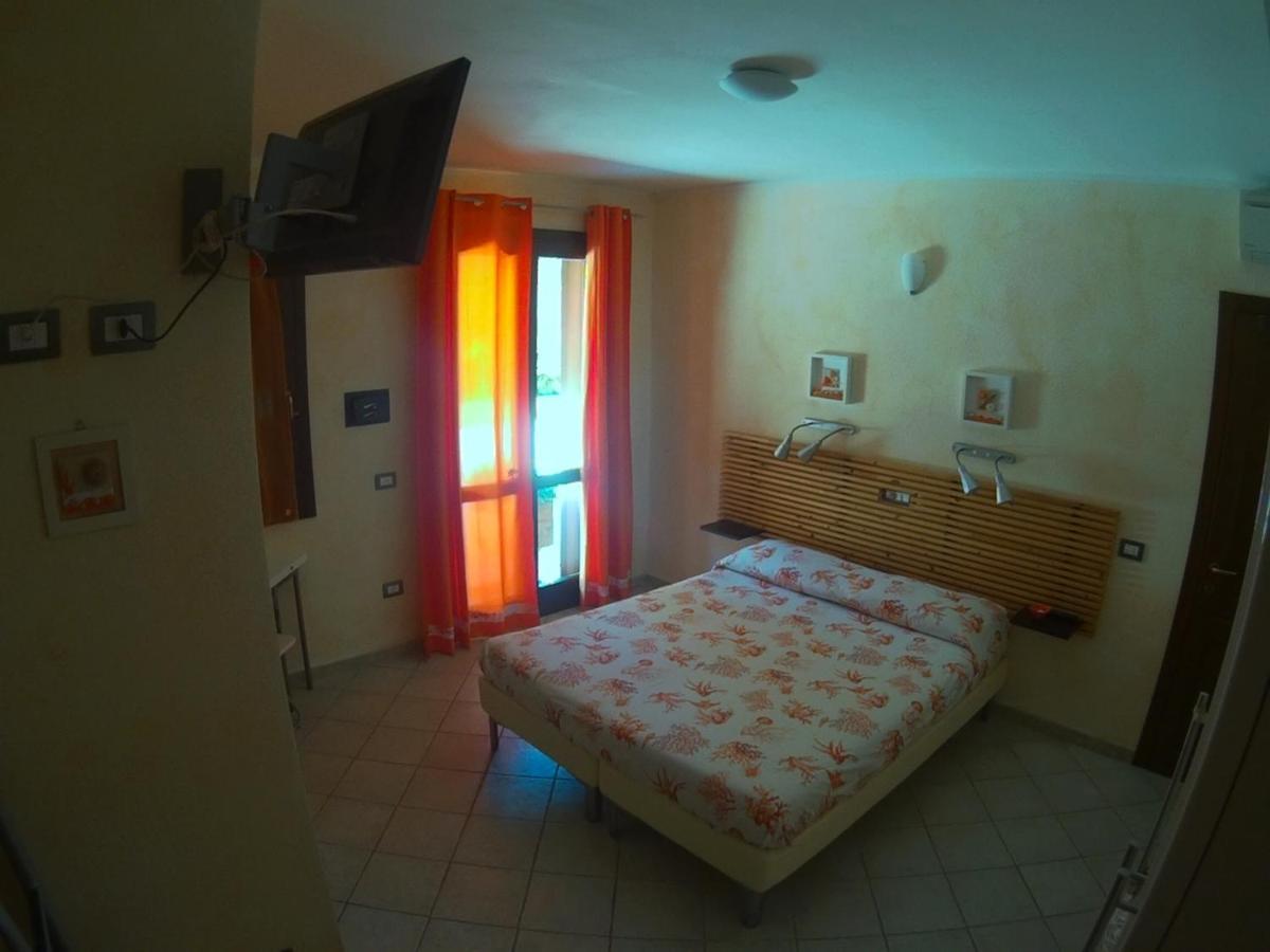 B&B Crisalide Ла Мадалена Екстериор снимка